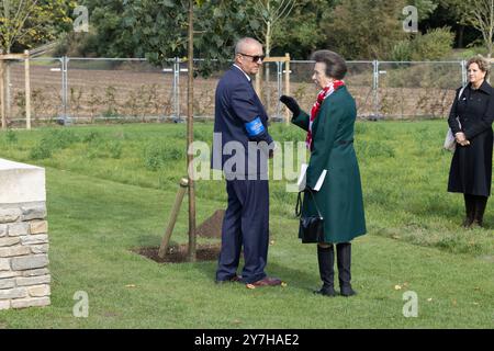 Loos-en-Gohelle, Frankreich. HRH die Prinzessin Royal weiht den britischen Friedhof Loos mit Dame Menna Rawlings, britischer Botschafterin und CWCG-Beamter ein. Stockfoto