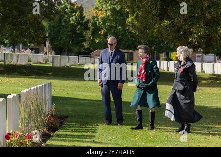 Loos-en-Gohelle, Frankreich. Die Prinzessin leitet den britischen Friedhof Loos zusammen mit hochrangigen Beamten der Commonwealth war Graves Commission ein. Stockfoto