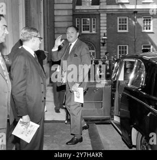 PRÄSIDENT PAKISTANS AYUB KHAN AUF DER COMMONWEALTH-PREMIERKONFERENZ IN LONDON / ; 13. JULI 1964 Stockfoto