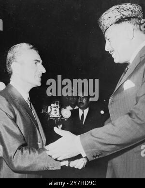 PAKISTANISCHER PRÄSIDENT AYUB KHAN MIT SCHAH VON IRAN IN TEHERAN / ; 2. JULI 1964 Stockfoto