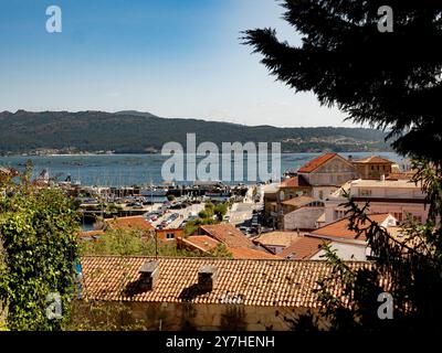 Die Stadt Muros mit Ria Noia in Galicien in Spanien Stockfoto