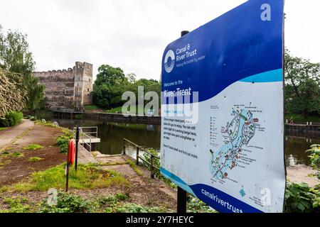 Newark auf Trent, Newark Kanal, Newark Stadtschloss, Newark Stadt, Kanal und Fluss Trust, Schild, Fluss trent, Newark Burg, Fluss, Trent, River Trust, Stockfoto