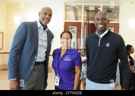 Miramar, USA. September 2024. MIRAMAR, FLORIDA - 28. SEPTEMBER: Der ehemalige NBA-Spieler Alonzo Mourning, die Kommissarin von Miramar Yvette Colbourne und der Bürgermeister von Miramar Wayne Messam nehmen am City of Miramar FREE Men's Health Summit Teil. Reales Gespräch und reale Themen über die Gesundheit der Männer im Miramar Rathaus in Miramar, Florida. (Foto: JL/SIPA USA) Credit: SIPA USA/Alamy Live News Stockfoto