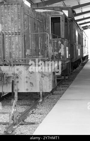 Zugausstellung im Nevada State Railroad Museum in Boulder City, Nevada, USA, mit historischen Eisenbahnwaggons und Lokomotiven. Stockfoto