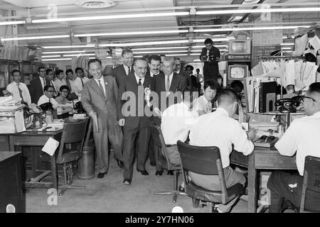 DER ERSTE SOWJETISCHE STELLVERTRETER DES PREMIER ANASTAS MIKOYAN IN TOKIO, JAPAN SHIMBUN ZEITUNGSBÜROS / ; 19. MAI 1964 Stockfoto