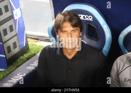 September 2024, Neapel, Kampanien/Neapel, Italien: Antonio Conte, Fußballtrainer des SSC Napoli während des Fußballspiels zwischen SSC Napoli und AC Monza im Diego Armando Maradona Stadium in Neapel. SSC Napoli gewinnt mit 2:0. (Kreditbild: © Salvatore Esposito/Pacific Press via ZUMA Press Wire) NUR REDAKTIONELLE VERWENDUNG! Nicht für kommerzielle ZWECKE! Stockfoto