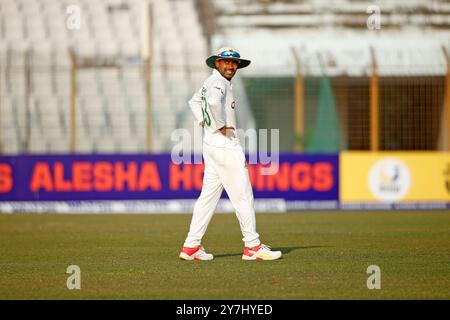 Mehidy Hasan Miraz, Bangladeschs erster Testtag im Zahur Ahmed Chowdhury Stadium in Chattogram of Stockfoto