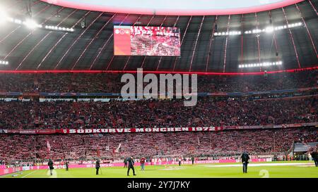 München, Deutschland. September 2024. Deutschland, München, 1. Bundesliga, Fußball, FC Bayern München - Bayer 04 Leverkusen, Allianz Arena, 28. September 2024, Ligaspiel, Spieltag, Männer, Saison 2024/25 Suedkurve München Credit: HMB Media/Alamy Live News Stockfoto