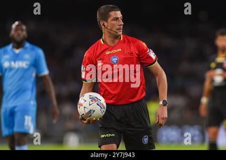 Neapel, Italien. September 2024. Schiedsrichter Gianluca Manganiello während des Spiels der Serie A zwischen SSC Napoli und AC Monza im Stadio Diego Armando Maradona Neapel Italien am 29. September 2024. Franco Romano/Alamy Live News Stockfoto