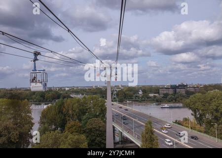 Blick auf Rhein und Zoobrücke von der Kölner Seilbahn *** Blick auf die Rhein- und Zoobrücke von der Kölner Seilbahn Nordrhein-Westfalen Deutschland, Deutschland GMS17787 Stockfoto