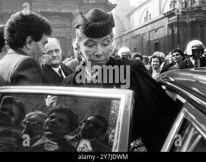 Ottobre 1986 Roma Archivio Storico Olycom/LaPresse Iolanda Margherita di Savoia (Roma, 1° giugno 1901 - Roma, 16 ottobre 1986) è stata una principessa italiana. Fu contessa consorte di Bergolo dal 1924 al 1977, komm moglie di Giorgio Carlo. Nella Foto: Funerali della principessa Iolanda Margherita di Savoia, Marina Doria im Foto: Beerdigung von Prinzessin Iolanda Margherita von Savoy, Marina Doria Credit: LaPresse/Alamy Live News Stockfoto