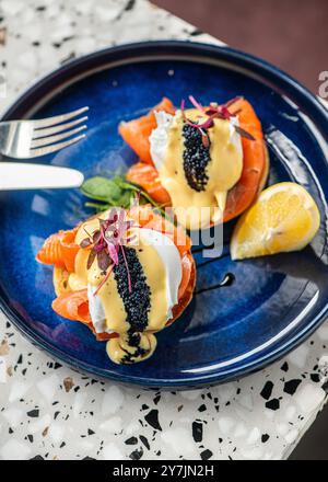 Eggs Royale schottischer Räucherlachs. Stockfoto