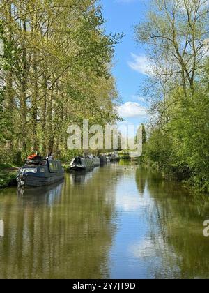 Der Kennet- und Avon-Kanal bei Hungerford. Stockfoto