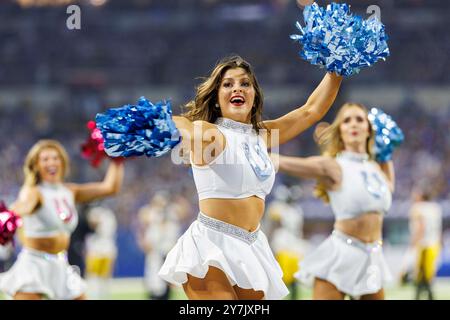 Indianapolis, Indiana, USA. September 2024. Der Cheerleader der Indianapolis Colts tritt während der NFL-Action gegen die Pittsburgh Steelers im Lucas Oil Stadium in Indianapolis, Indiana, auf. John Mersits/CSM/Alamy Live News Stockfoto