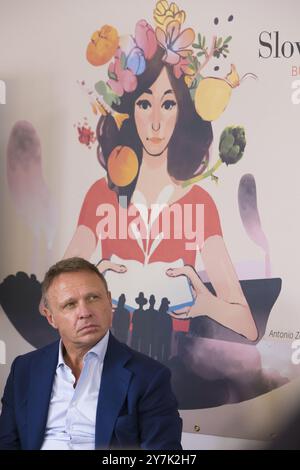 Turin, Italien. 30. September 2024. Italienischer Landwirtschaftsminister Francesco Lollobrigida in Terra Madre Salone del Gusto 2024 Stockfoto