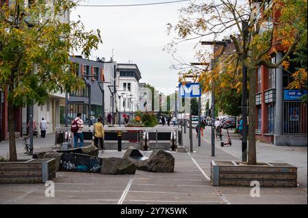 U-Bahn-Station und Platz Compte de Flander oder Graaf van Vlaanderen während des autofreien sonntags, Molenbeek, Brüssel, Belgien, 22. September, 2024 Stockfoto