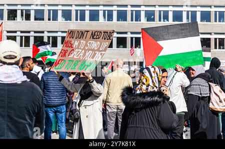 In Zürich nahmen mehrere tausend Menschen an einer bewilligten Pro-Palästina Kundgebung Teil. Sie bekundeten die Solidarität gegenüber dem Proceminens Stockfoto