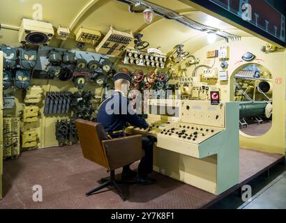 Balaklava, Krim - 10. September 2023: Wiederaufbau des Kontrollkompartiments eines U-Bootes, militärisch-historisches Museum der Befestigungen, Balakl Stockfoto