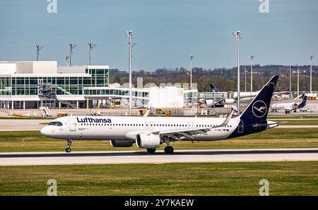 München, 6. April 2024: Ein Lufthansa Airbus A321-271NX landet am Flughafen München. Registrierung D-AIEL. (Foto: Jonas Philippe/dieBildmanufaktur) Stockfoto