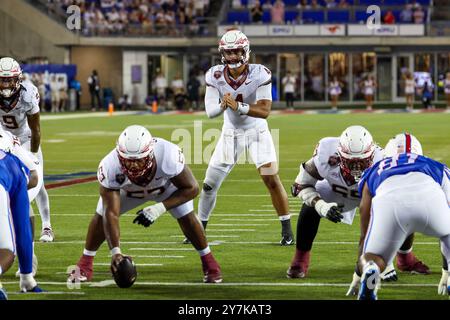 28. September 2024: Florida State Seminoles Quarterback DJ Uiagalelei (4) wartet auf den Snap während eines Spiels zwischen den Florida State Seminoles und den Southern Methodist Mustangs im Gerald J. Ford Stadium in Dallas, Texas. Freddie Beckwith/CSM Stockfoto