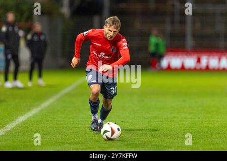 Unterhaching, Deutschland. September 2024. Unterhaching, Deutschland 27. September 2024: 3 . Liga - 2024/2025 - SpVgg Unterhaching vs. SV Sandhausen im Bild: Simon Skarlatidis (Unterhaching) /// DFB-Vorschriften verbieten jede Verwendung von Fotografien als Bildsequenzen und/oder Quasi-Video /// Credit: dpa/Alamy Live News Stockfoto