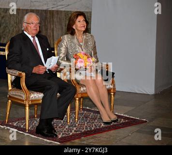 Stockholm, Schweden. 30. September 2024. STOCKHOLM, SCHWEDEN 20240930 König Carl Gustaf und Königin Silvia nehmen am 30. September 204 im Königspalast in Stockholm Teil. Foto: Anders Wiklund/TT/Code 10040 Credit: TT News Agency/Alamy Live News Stockfoto