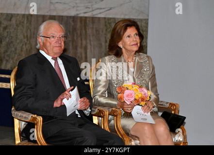 Stockholm, Schweden. 30. September 2024. STOCKHOLM, SCHWEDEN 20240930 König Carl Gustaf und Königin Silvia nehmen am 30. September 204 im Königspalast in Stockholm Teil. Foto: Anders Wiklund/TT/Code 10040 Credit: TT News Agency/Alamy Live News Stockfoto