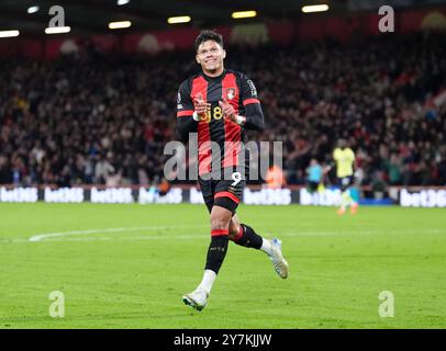 Francisco Evanilson aus Bournemouth feiert das erste Tor ihrer Mannschaft während des Premier League-Spiels im Vitality Stadium in Bournemouth. Bilddatum: Montag, 30. September 2024. Stockfoto