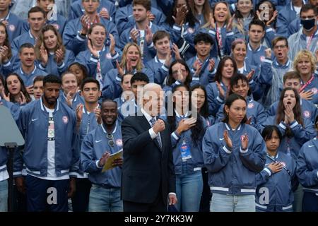 Washington, Vereinigte Staaten. 30. September 2024. US-Präsident Joe Biden nimmt am 30. September 2024 im Weißen Haus in Washington, DC, an einer Veranstaltung Teil, die die Olympischen und Paralympischen Teams 2024 der USA feiert. Quelle: Chris Kleponis/CNP/dpa/Alamy Live News Stockfoto