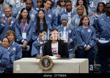 Washington, Vereinigte Staaten. 30. September 2024. Adrina Castro spricht während einer Veranstaltung zur Feier der Olympischen und Paralympischen Teams 2024 im Weißen Haus in Washington, DC, am 30. September 2024. Quelle: Chris Kleponis/CNP/dpa/Alamy Live News Stockfoto