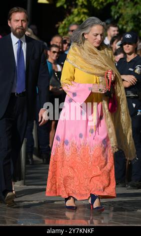 Athen, Griechenland. 28. September 2024. Der Herzog und die Herzogin von Aosta kommen in der Metropolitan Cathedral in Athen zur Hochzeit von Prinzessin Theodora und Matthew Kumar an. Quelle: Dimitris Aspiotis/Alamy Stockfoto