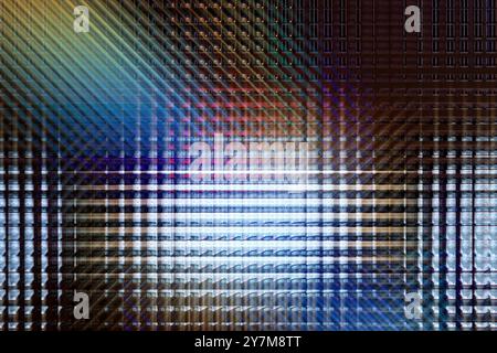 Ein dynamisches abstraktes Bild mit einem rasterartigen Muster mit diagonalen Linien und lebendigen Lichteffekten in verschiedenen Farben Stockfoto