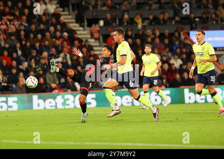 Vitality Stadium, Boscombe, Dorset, Großbritannien. 30. September 2024. Premier League Football, AFC Bournemouth gegen Southampton; Evanilson of Bournemouth schießt und erzielt 1-0 in der 17. Minute Credit: Action Plus Sports/Alamy Live News Stockfoto