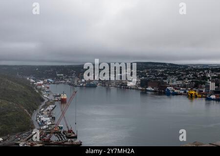 Blick auf den Hafen und die Innenstadt von Queen's Battery in St. John's, Neufundland & Labrador, Kanada Stockfoto