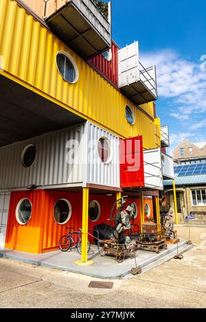 Container City – Arbeitsräume aus Versandcontainern in Trinity Buoy Wharf, London, England Stockfoto