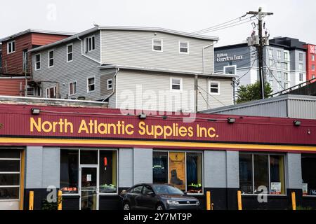 Schild North Atlantic Supplies an der Water Street in St. John's, Neufundland & Labrador, Kanada Stockfoto