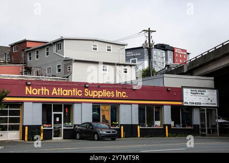 Schild North Atlantic Supplies an der Water Street in St. John's, Neufundland & Labrador, Kanada Stockfoto