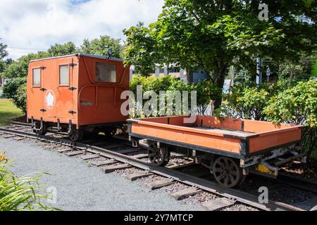 Oranges Eisenbahnauto und Anhänger im Railway Coastal Museum an der Water Street in St. John's, Neufundland & Labrador, Kanada Stockfoto