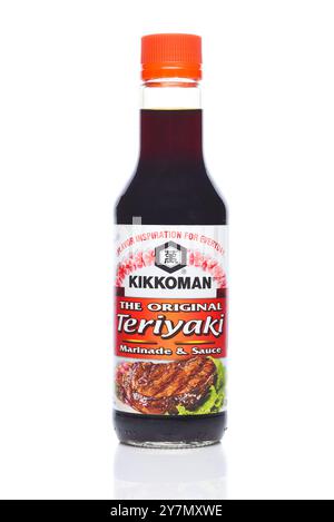 IRVINE, KALIFORNIEN - 28. SEPTEMBER 2024: Eine Flasche Kikkoman Teriyaki Marinade und Sauce. Stockfoto