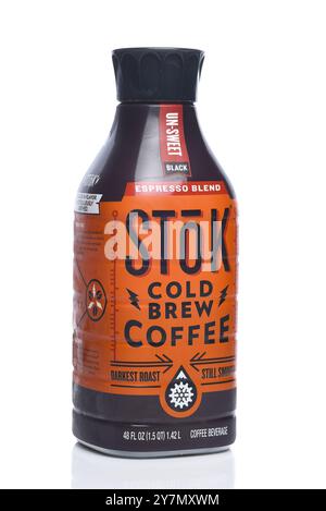 IRVINE, KALIFORNIEN - 28. SEPTEMBER 2024: Eine Flasche Stok Cold Brew Coffee, Espresso Blend. Stockfoto