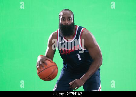 Los Angeles, Usa. 30. September 2024. James Harden #1 von Los Angeles Clippers nimmt am LA Clippers' Media Day im Intuit Dome Teil. (Foto: Ringo Chiu/SOPA Images/SIPA USA) Credit: SIPA USA/Alamy Live News Stockfoto