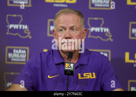 Baton Rouge, LA, USA. September 2024. LSU Head Coach Brian Kelly spricht mit den Medien nach der NCAA-Fußballaktion zwischen den South Alabama Jaguars und den LSU Tigers im Tiger Stadium in Baton Rouge, LA. Jonathan Mailhes/CSM/Alamy Live News Stockfoto