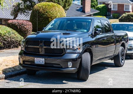Seattle, WA, USA - 3. Juli 2024: 2017 Dodge RAM 1500 Hemi 5,7 Liter Truck, schwarz. Ansicht der vorderen Ecke Stockfoto