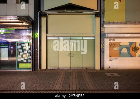 Köln, Deutschland. Oktober 2024. Blick auf ein leeres Geschäft in der Hohen Straße (680 Meter lange Einkaufsstraße in der Kölner Innenstadt). Quelle: Thomas Banneyer/dpa/Alamy Live News Stockfoto