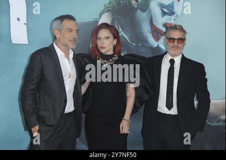 Los Angeles, USA. CA. 30. September 2024. Todd Phillips, Lady Gaga, Joaquin Phoenix bei Ankunft für JOKER FOLIE A DEUX Premiere, TCL Chinese Theatre IMAX, Los Angeles, CA, 30. September 2024. Quelle: Elizabeth Goodenough/Everett Collection/Alamy Live News Stockfoto