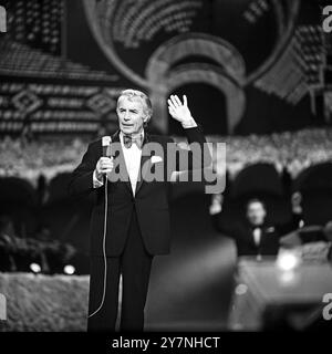 Der niederländische Schauspieler und Sänger Johannes 'Jopie' Heesters bei seinem Auftritt in der vierten Folge der Samstagabendshow 'ein Kessel Buntes' im Friedrichstadtpalast, Berlin 1972. Stockfoto