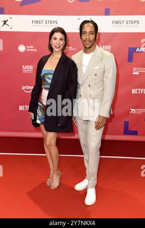 Verleihung ERSTE SCHRITTE 2024 Aylin Tezel und Jerry Hoffmann bei der Verleihung ERSTE SCHRITTE 2024 im Theater des Westens in Berlin. *** FIRST STEPS 2024 Preisverleihung Aylin Tezel und Jerry Hoffmann bei der FIRST STEPS 2024 Preisverleihung am Theater des Westens in Berlin Copyright: XEventpressxBerndtx Stockfoto