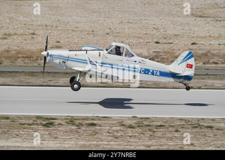 ESKISEHIR, TURKIYE - 17. SEPTEMBER 2023: Private Piper PA-25-260 Pawnee D (7656071) auf der Sivrihisar SHG Airshow Stockfoto