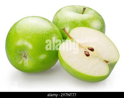 Zwei grüne Äpfel und die Hälfte grüner Apfel auf weißem Hintergrund. Datei enthält Beschneidungspfad. Stockfoto