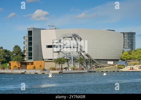 Zeithaus mit Riesenrutsche, Autostadt Volkswagen, Wolfsburg, Niedersachsen, Deutschland *** Zeithaus mit Riesenrutsche, Autostadt Volkswagen, Wolfsburg, Niedersachsen, Deutschland Stockfoto